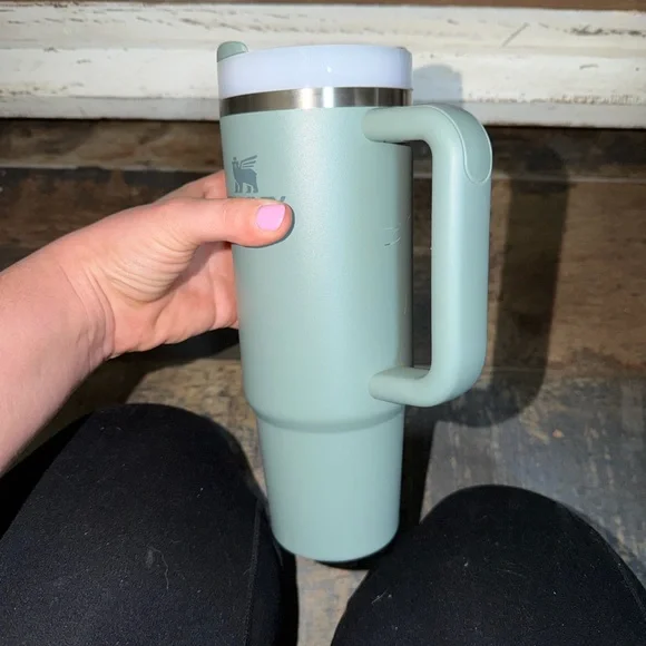 Stanley Mint Green Travel Mug with Handle - Picture 4 of 6